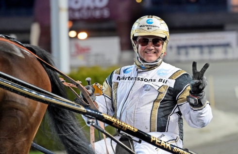 Per Nordström var kvällens man på Solvalla när han tog dubbla Vårfavoriten-segrar. Foto av Lars Jakobsson/TR Bild